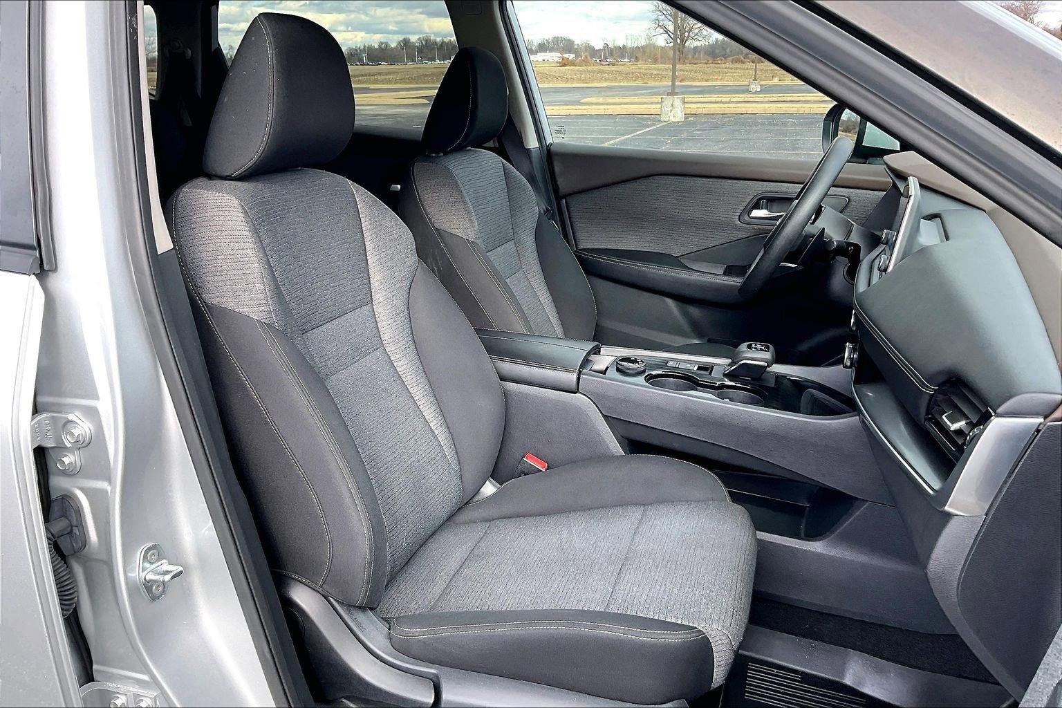 Used 2022 Nissan Rogue SV image 8