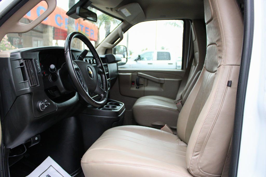 Used 2020 Chevrolet Express 3500 w/ Driver Convenience Package RWD image 16