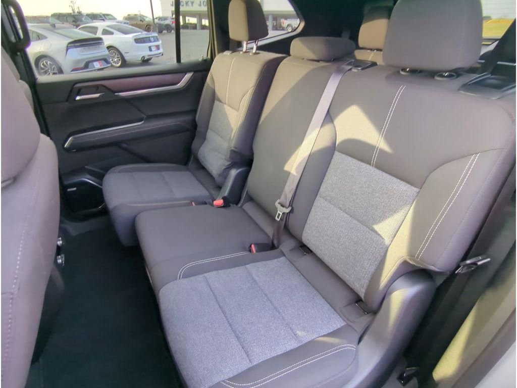 Used 2025 GMC Acadia Elevation FWD image 24