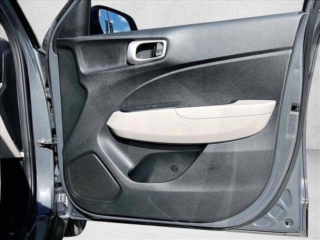 Used 2024 Hyundai Venue SEL FWD image 19