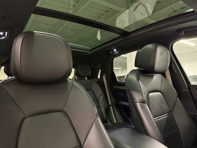 Certified 2023 Porsche Cayenne Platinum Edition image 24
