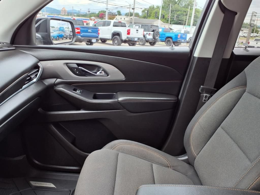 Used 2021 Chevrolet Traverse LS AWD/4WD image 28