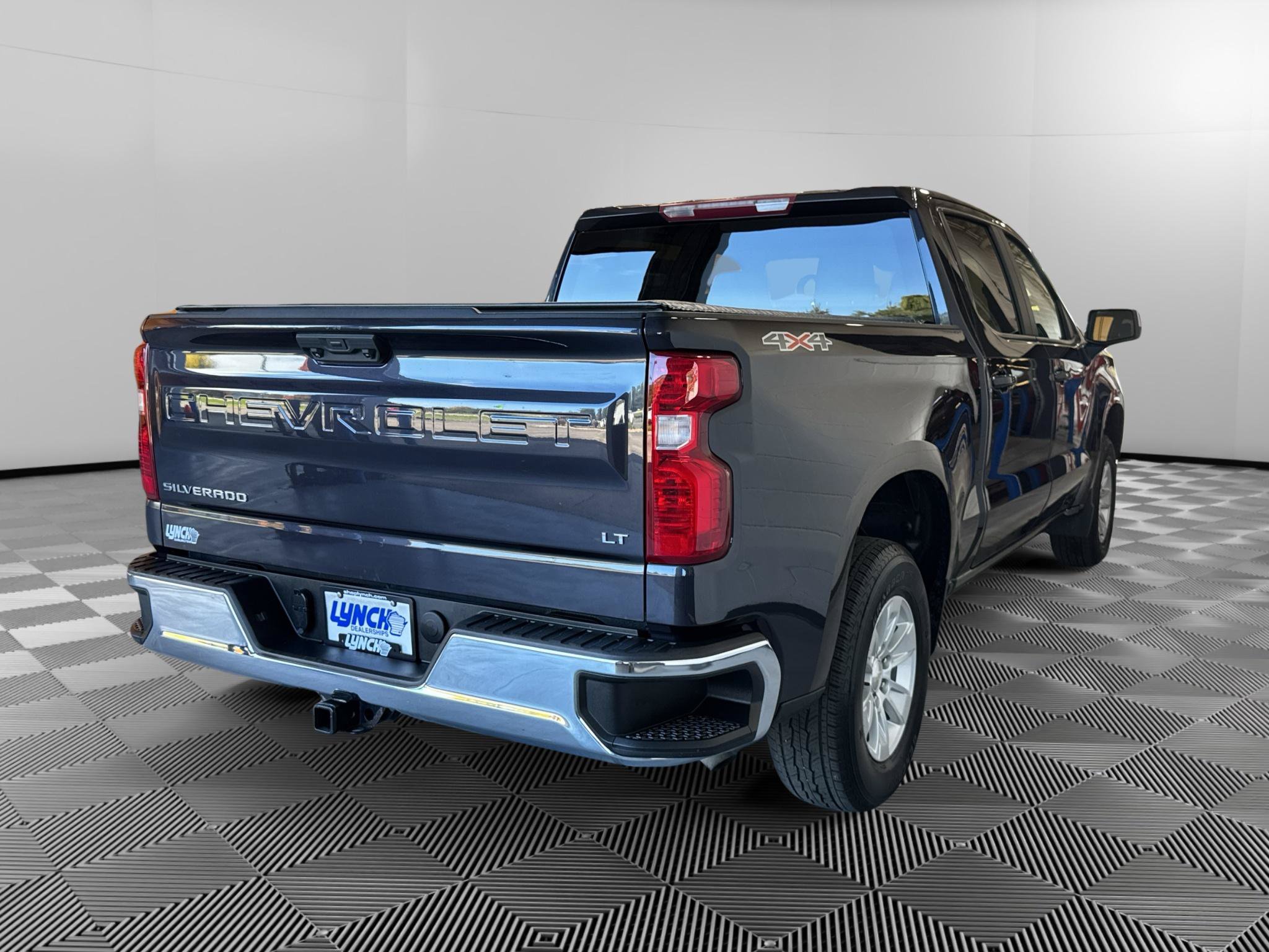 Used 2023 Chevrolet Silverado 1500 LT AWD/4WD image 5