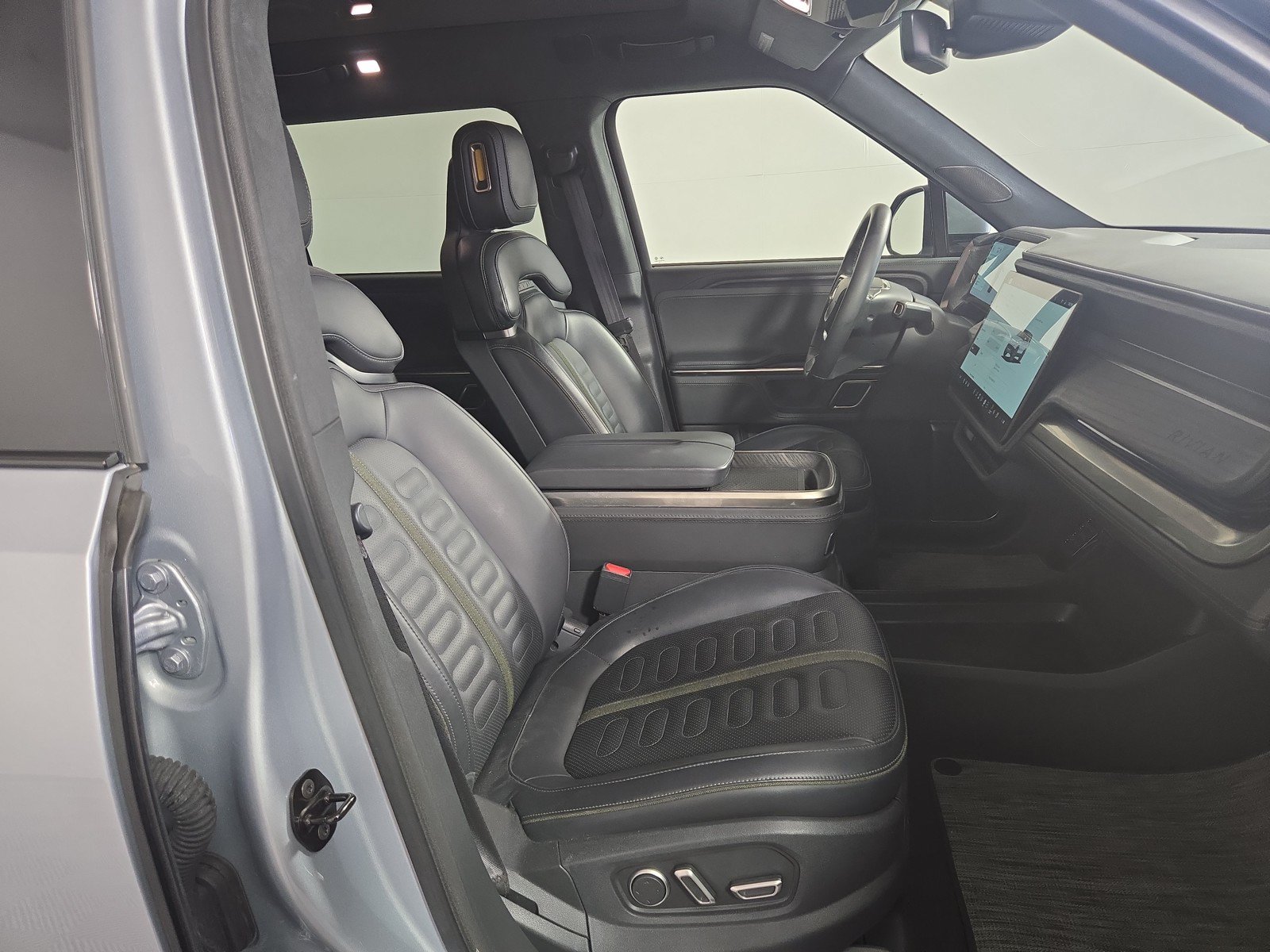 Used 2024 Rivian R1S Adventure AWD/4WD image 24