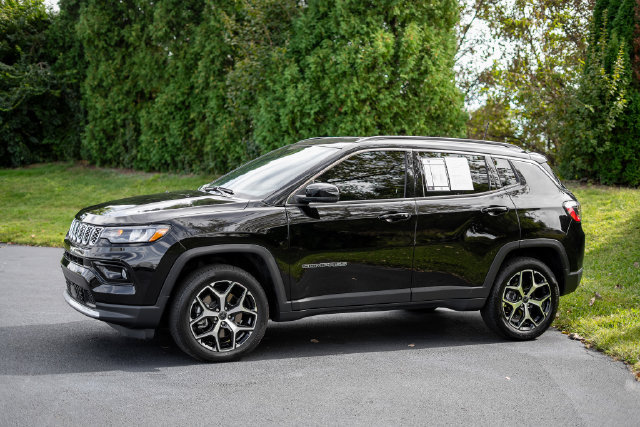 Used 2025 Jeep Compass Limited AWD/4WD image 8