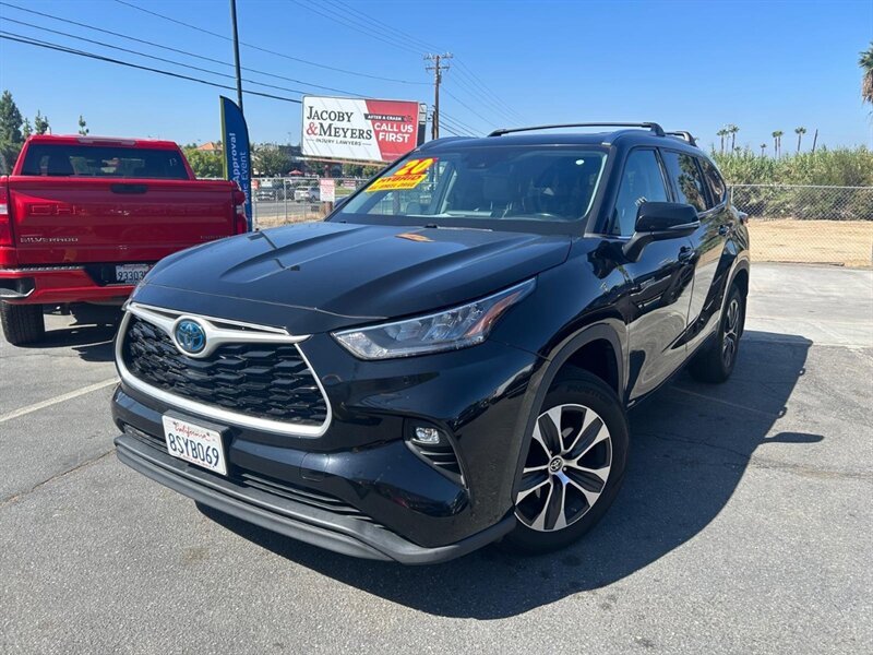 Used 2020 Toyota Highlander XLE AWD/4WD image 11