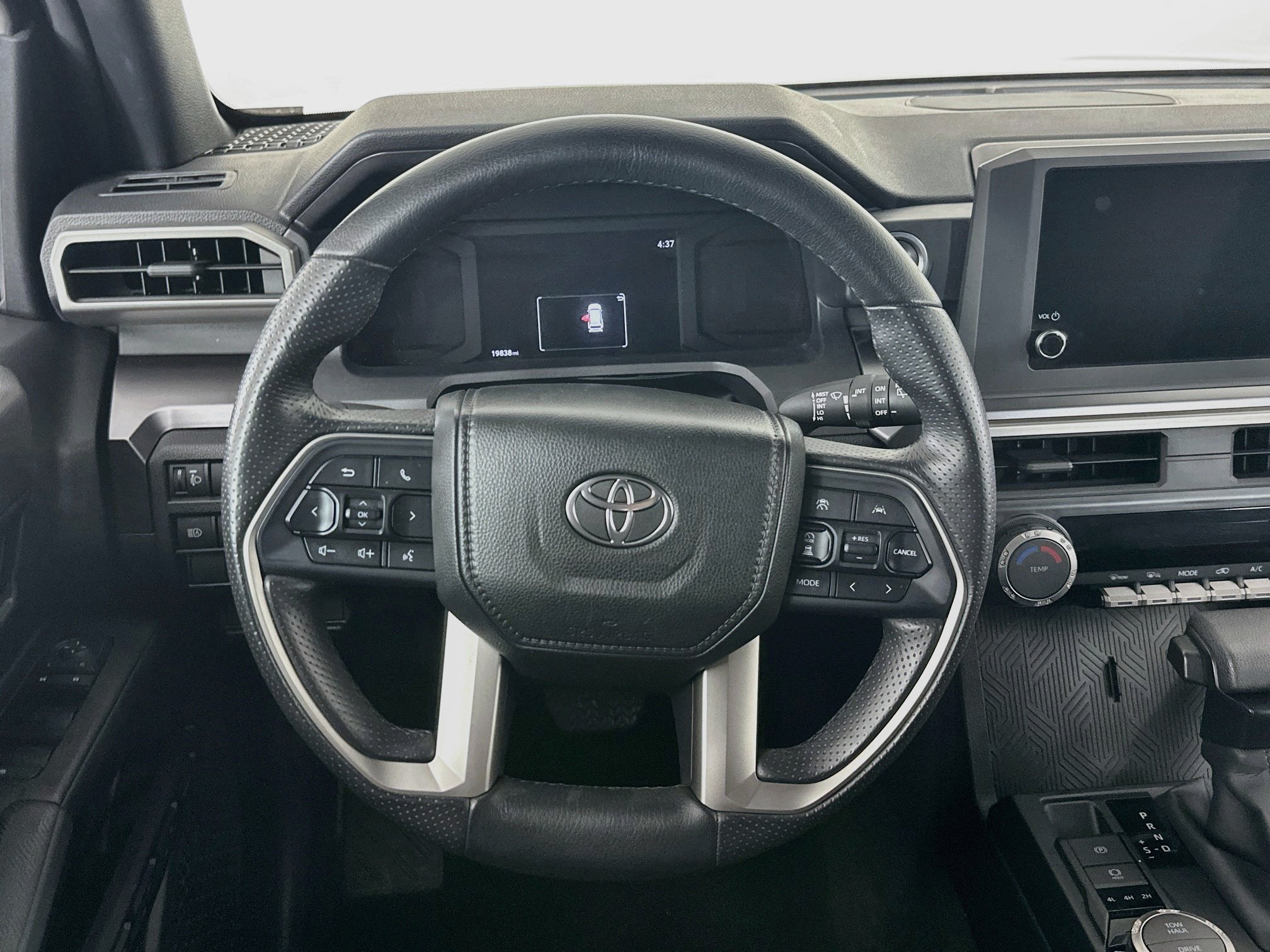 Used 2025 Toyota 4Runner SR5 AWD/4WD image 18