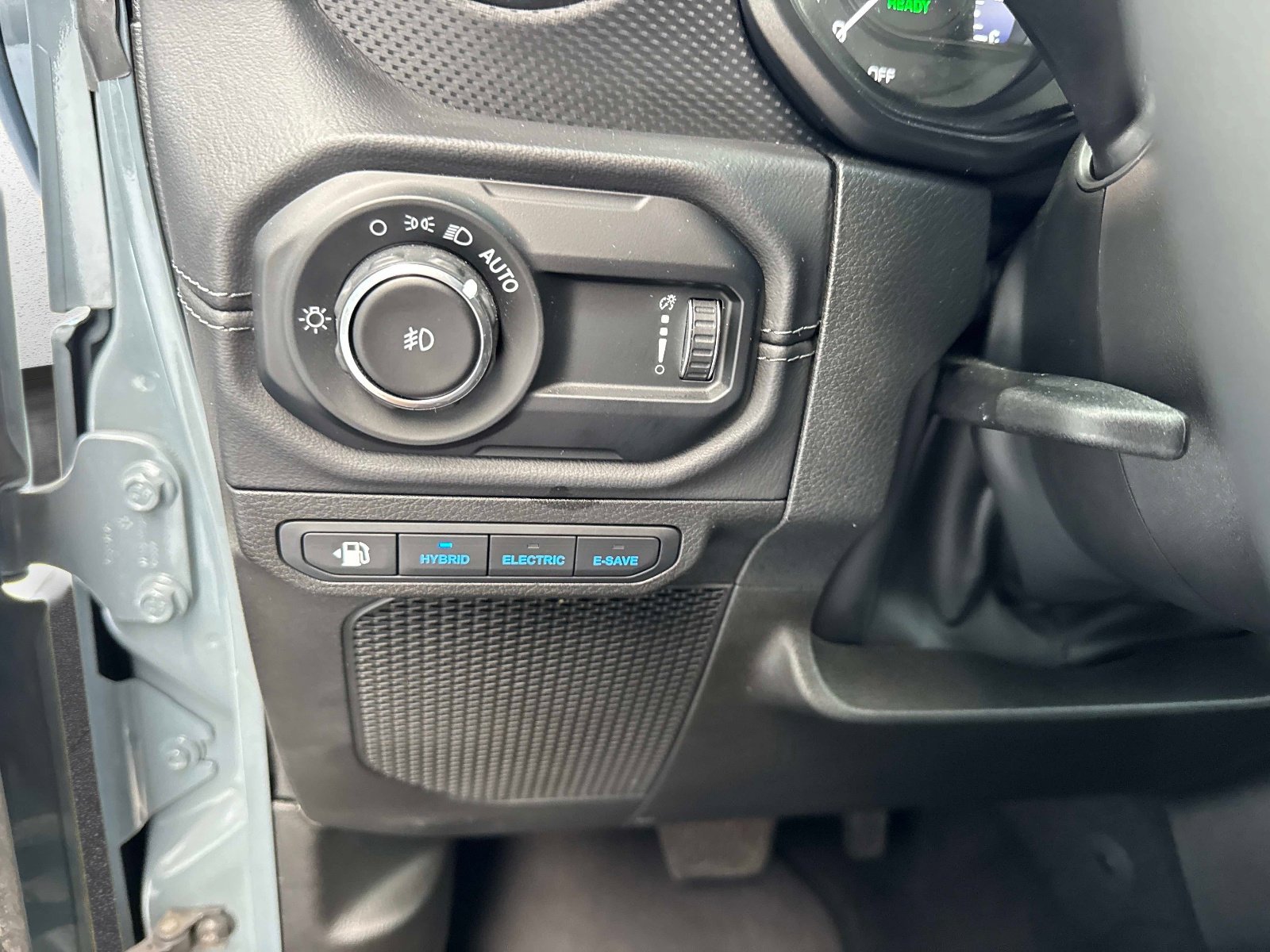 Used 2025 Jeep Wrangler Unlimited Rubicon 4xe image 31