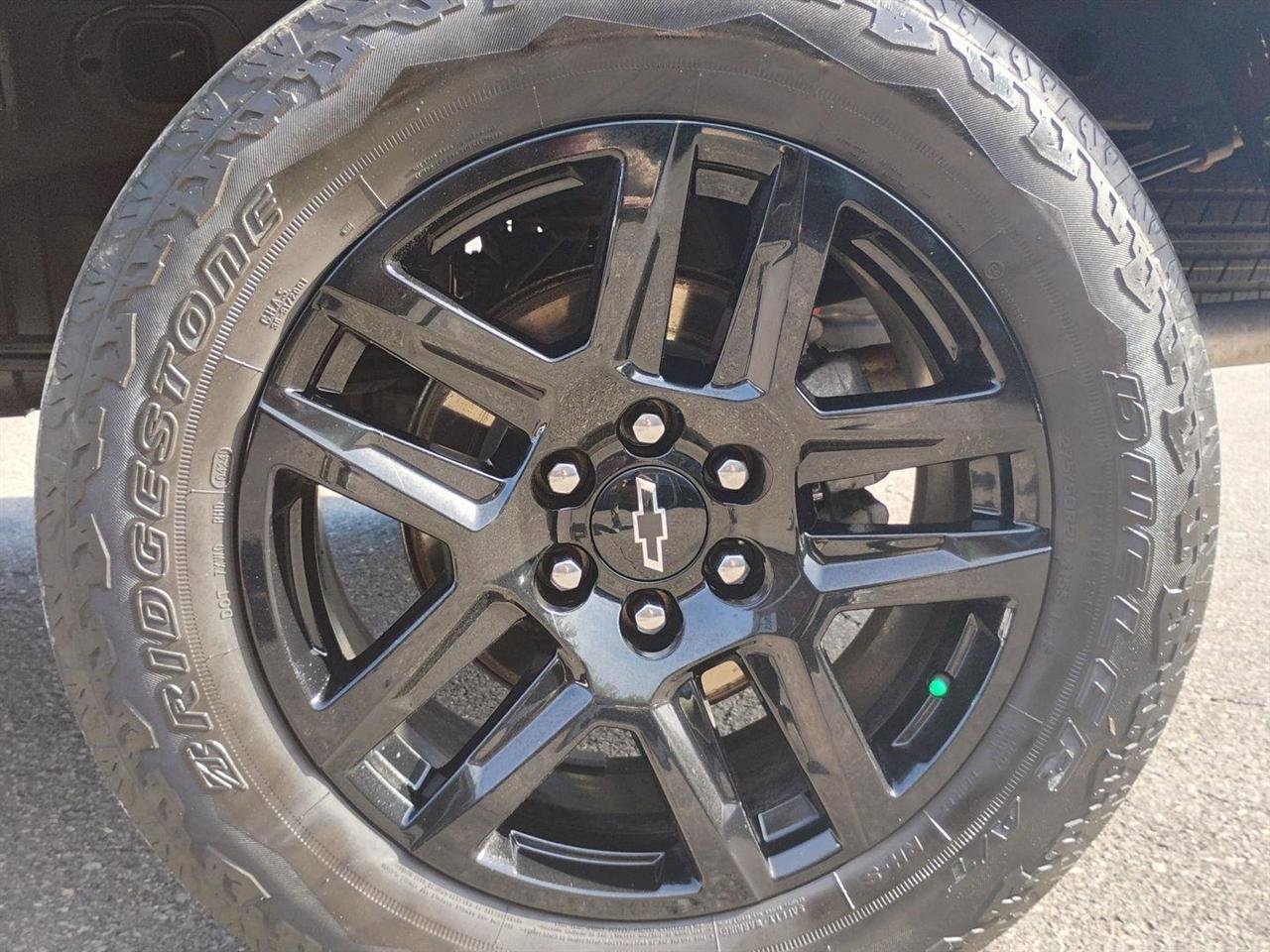Used 2024 Chevrolet Silverado 1500 LT Trail Boss w/ Convenience Package II AWD/4WD image 9