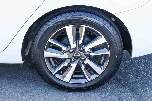 Used 2024 Nissan Versa SV FWD image 8