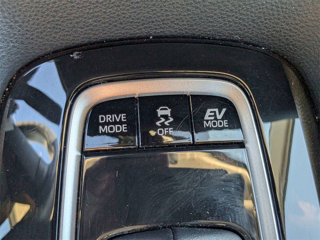 Used 2025 Toyota Corolla LE image 21