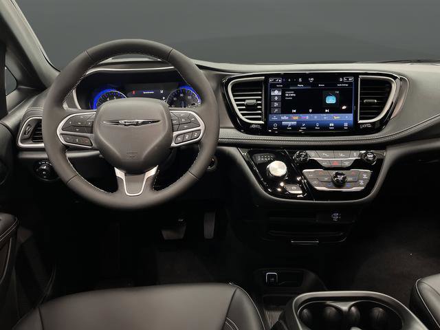 New 2026 Chrysler Pacifica Select image 5