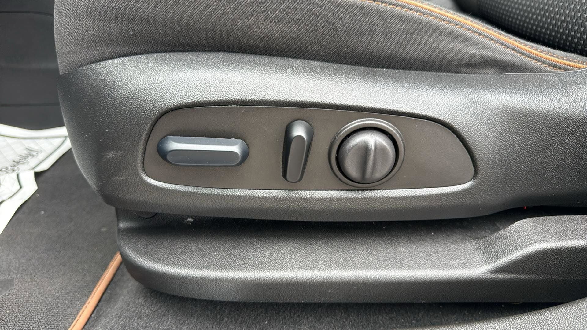 Used 2023 GMC Acadia AT4 AWD/4WD image 22