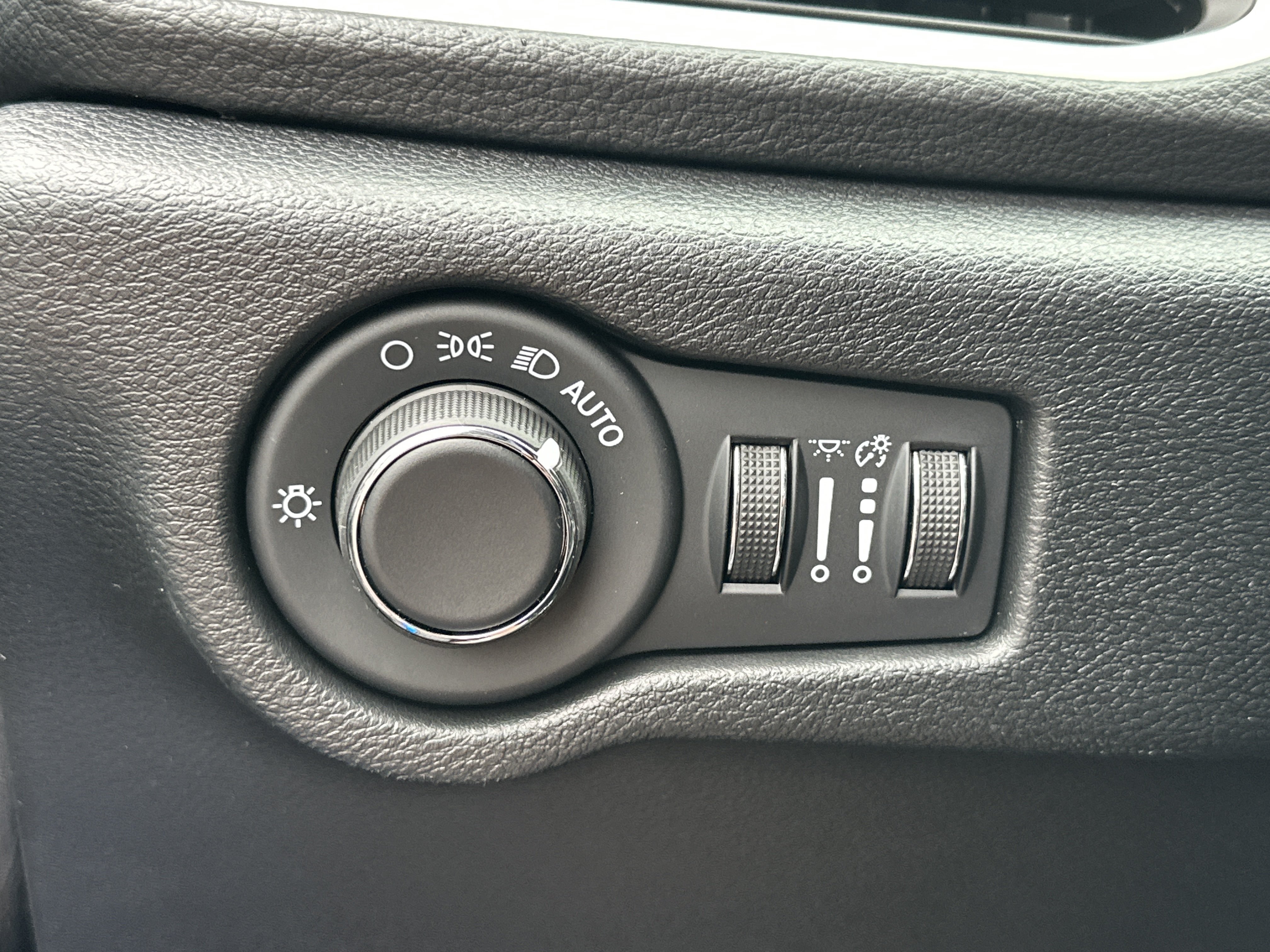 New 2027 Chrysler Pacifica Select FWD image 11
