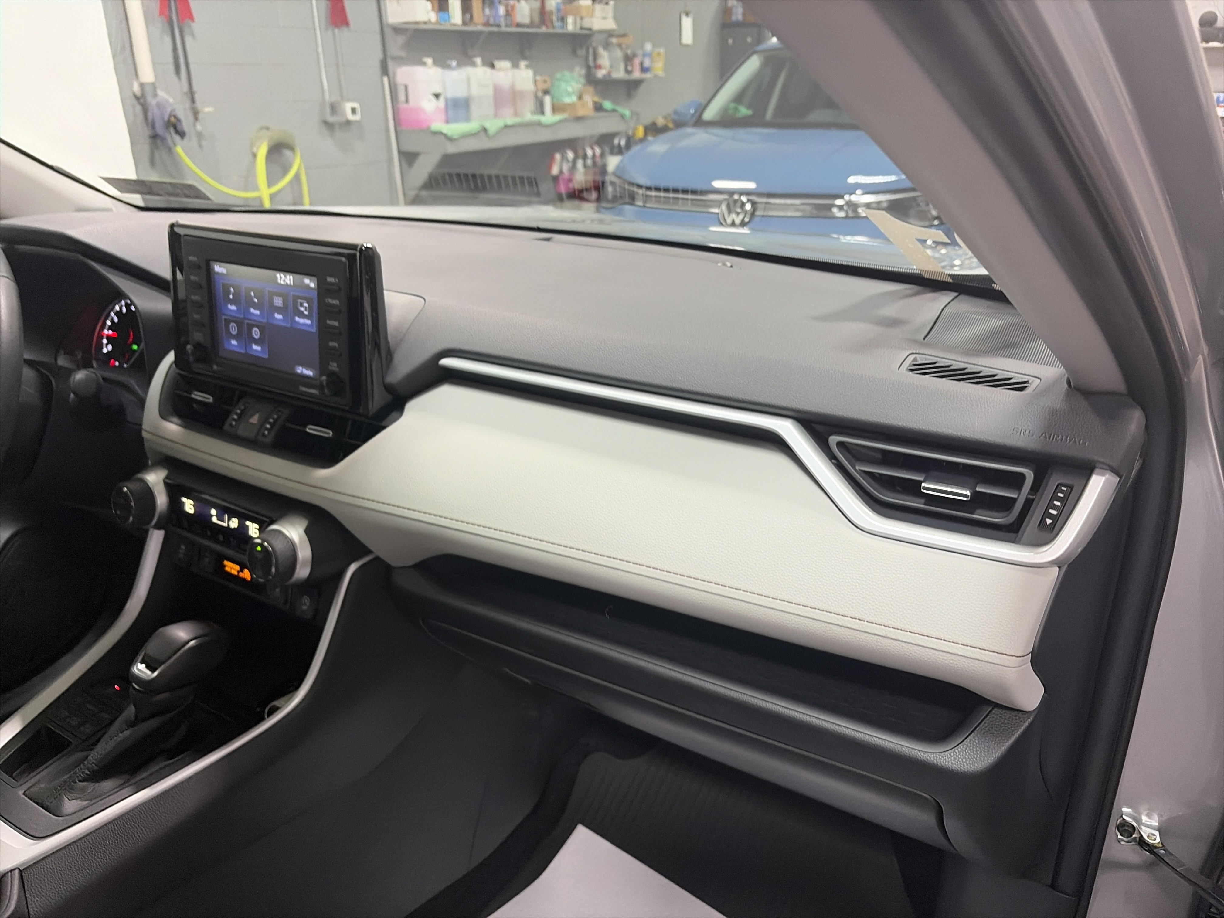 Used 2021 Toyota RAV4 XLE Premium image 35