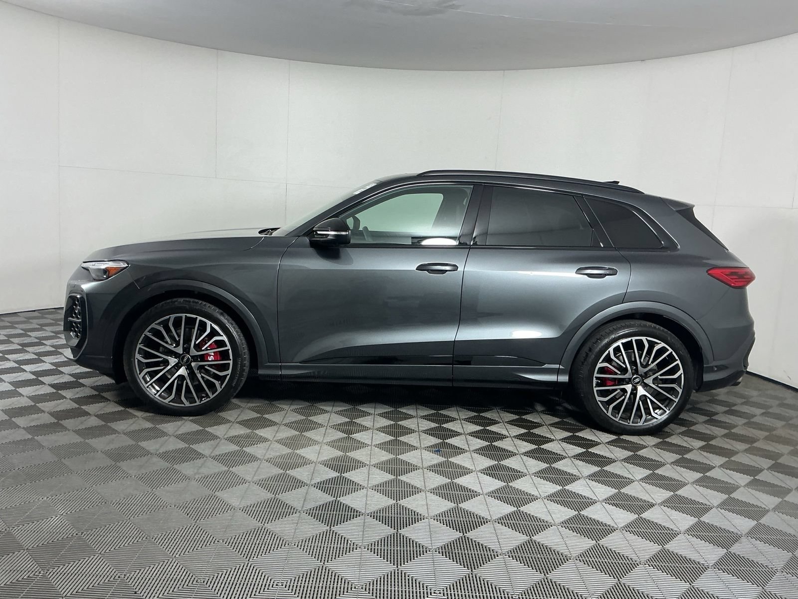 Used 2025 Audi SQ5 Premium Plus w/ Premium Plus Package AWD/4WD image 4