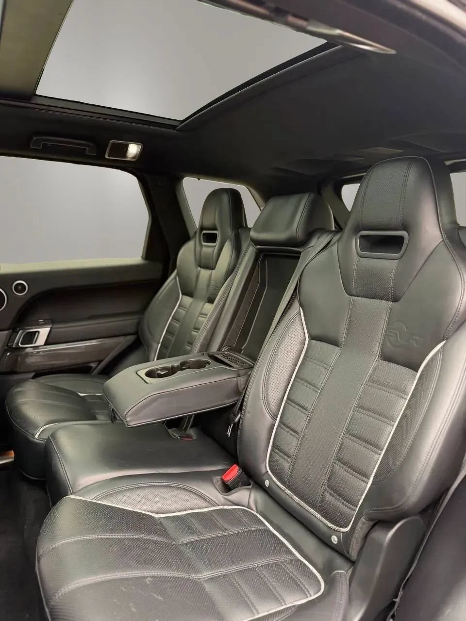 Used 2015 Land Rover Range Rover Sport SVR AWD/4WD image 12