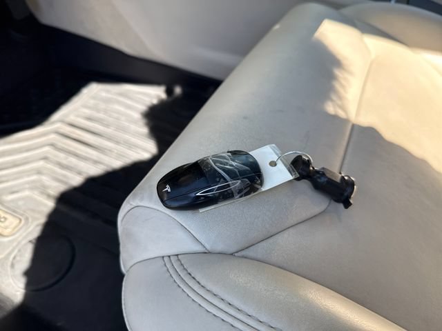 Used 2017 Tesla Model S 60 RWD image 30