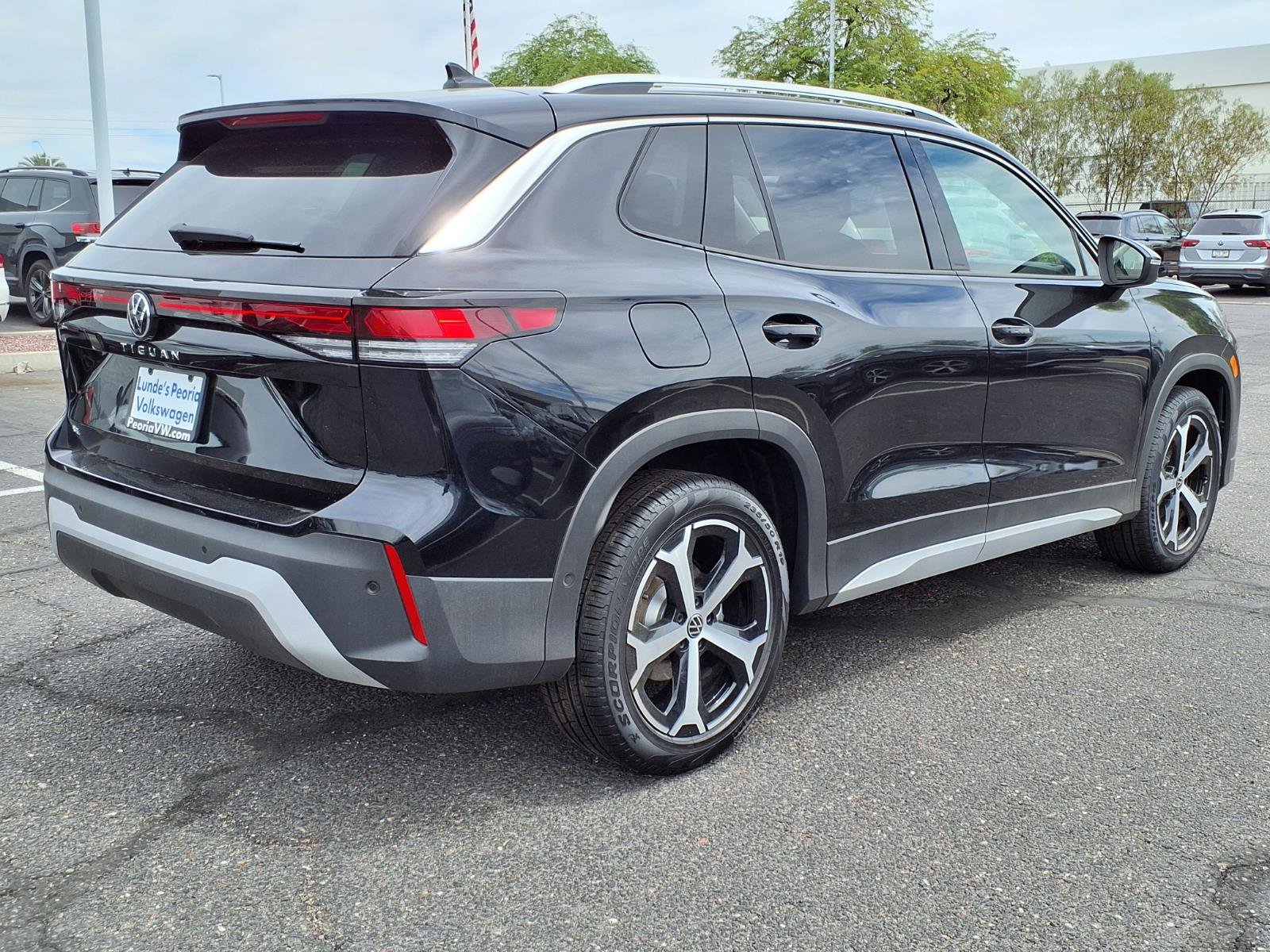 New 2026 Volkswagen Tiguan SE FWD image 4