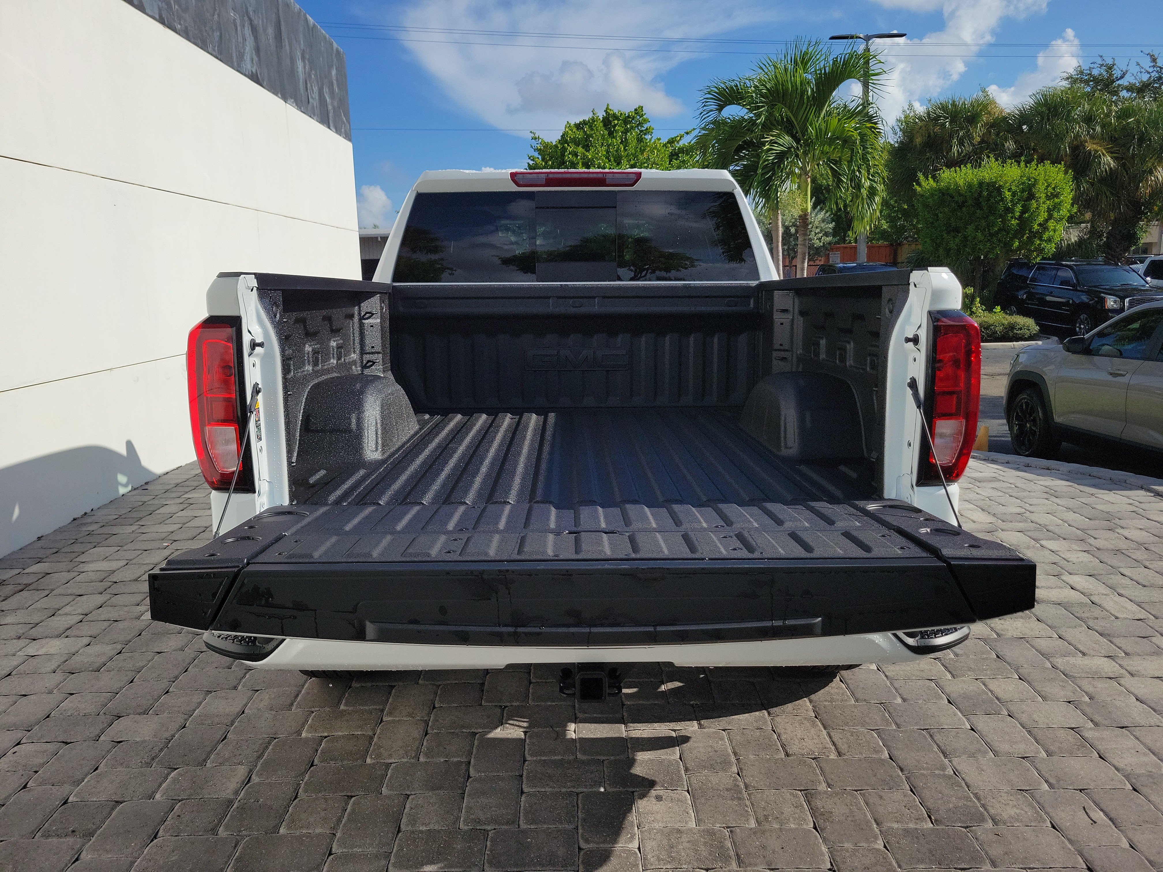 New 2026 GMC Sierra 1500 Elevation w/ Elevation Premium Package AWD/4WD image 10
