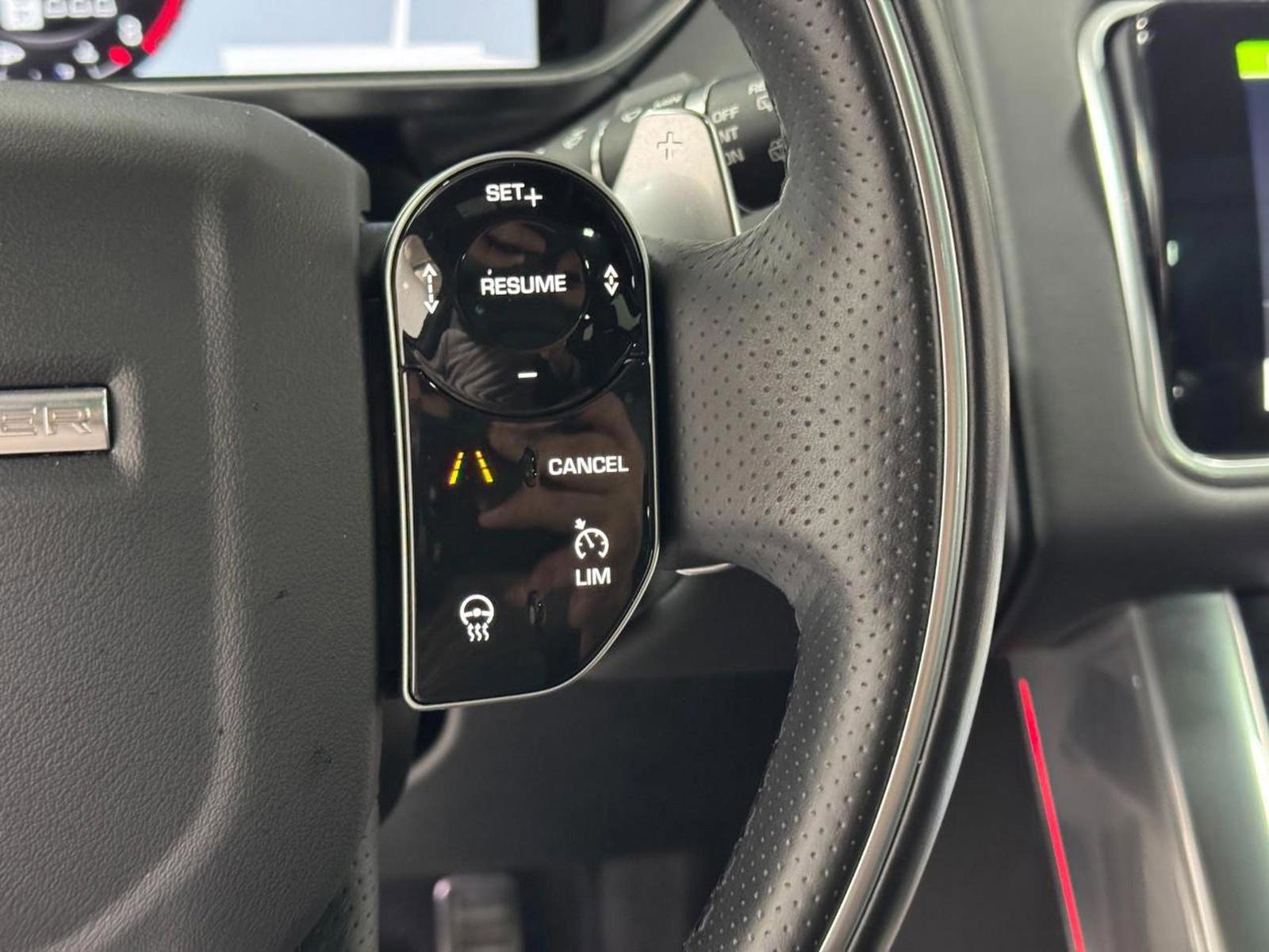 Used 2020 Land Rover Range Rover Sport HSE Dynamic image 32