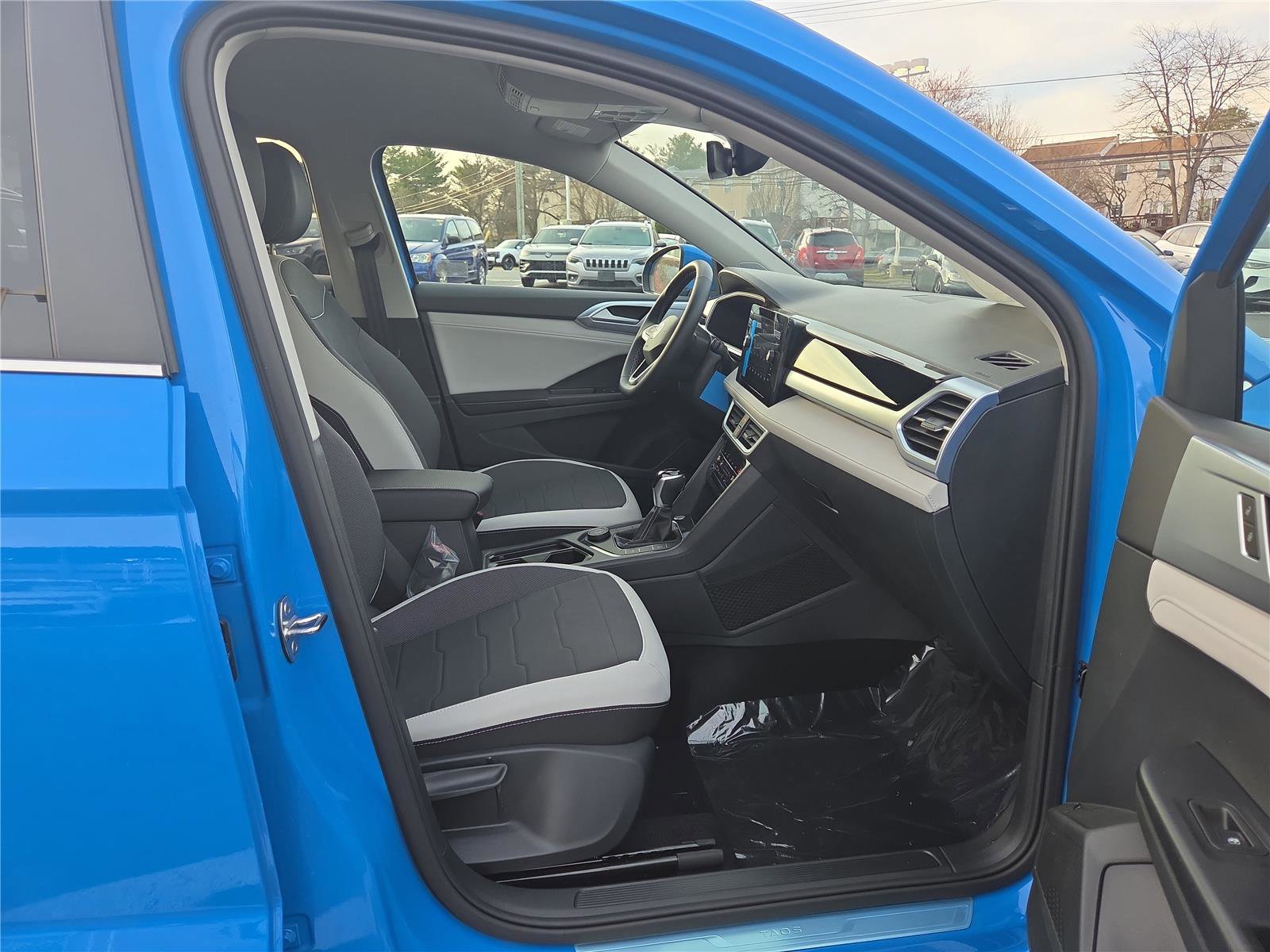 New 2026 Volkswagen Taos SE image 22