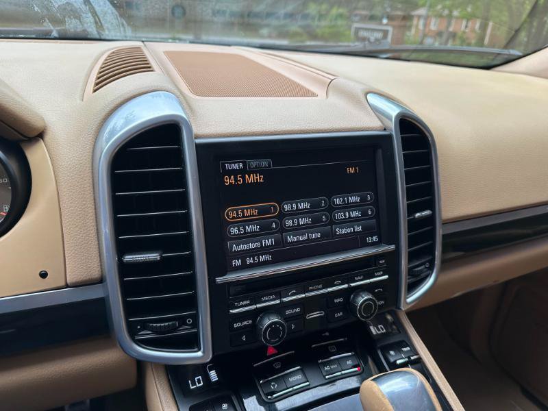 Used 2011 Porsche Cayenne S AWD/4WD image 28