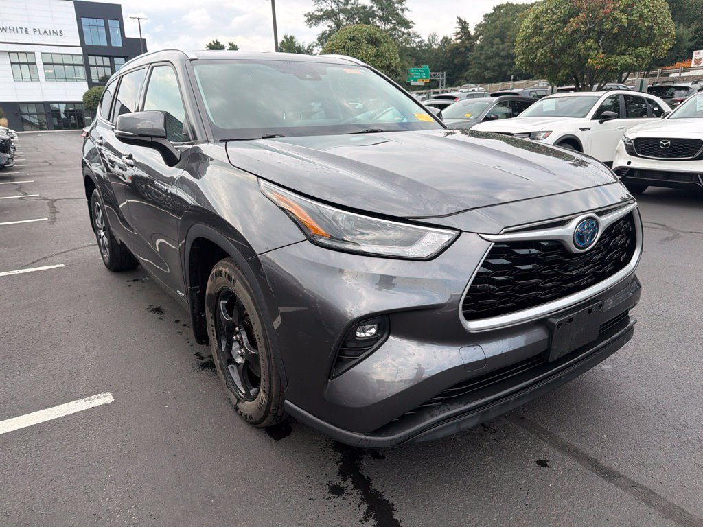 Used 2021 Toyota Highlander XLE AWD/4WD image 6