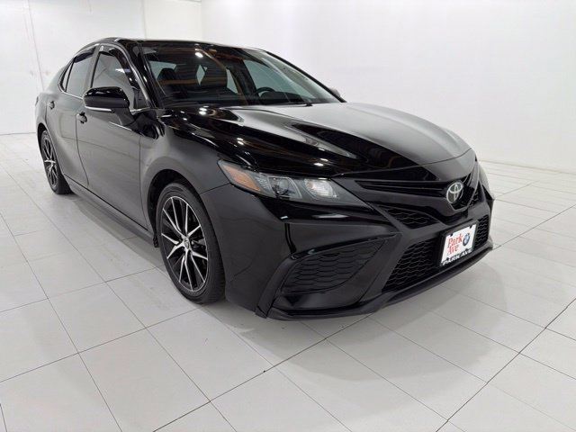 Used 2022 Toyota Camry SE w/ Cold Weather Package AWD/4WD image 7