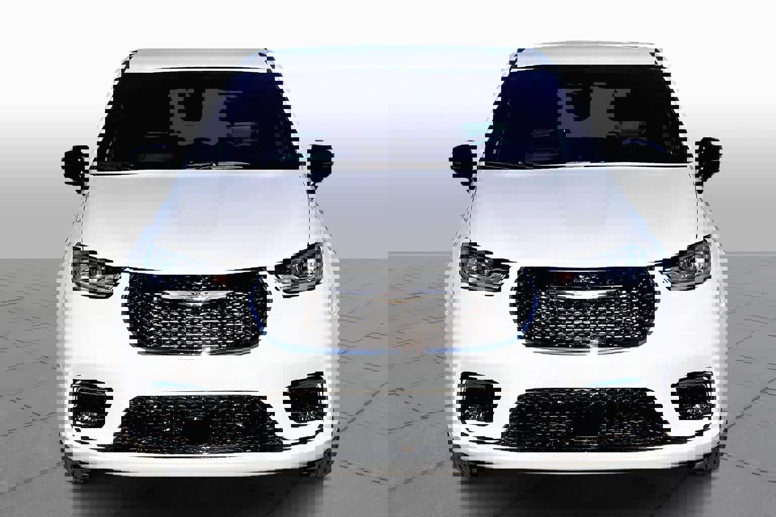 Used 2025 Chrysler Pacifica Select image 4