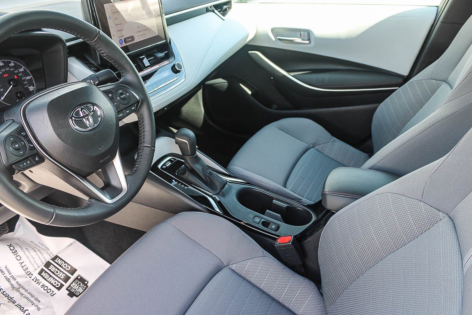 Used 2025 Toyota Corolla SE image 18