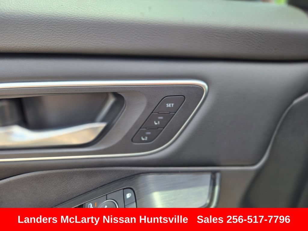 Used 2025 Nissan Rogue Platinum w/ Tech Package FWD image 24