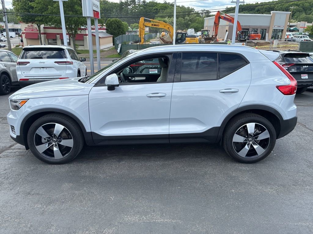 Used 2020 Volvo XC40 T5 Momentum w/ Protection Package Premier AWD/4WD image 4