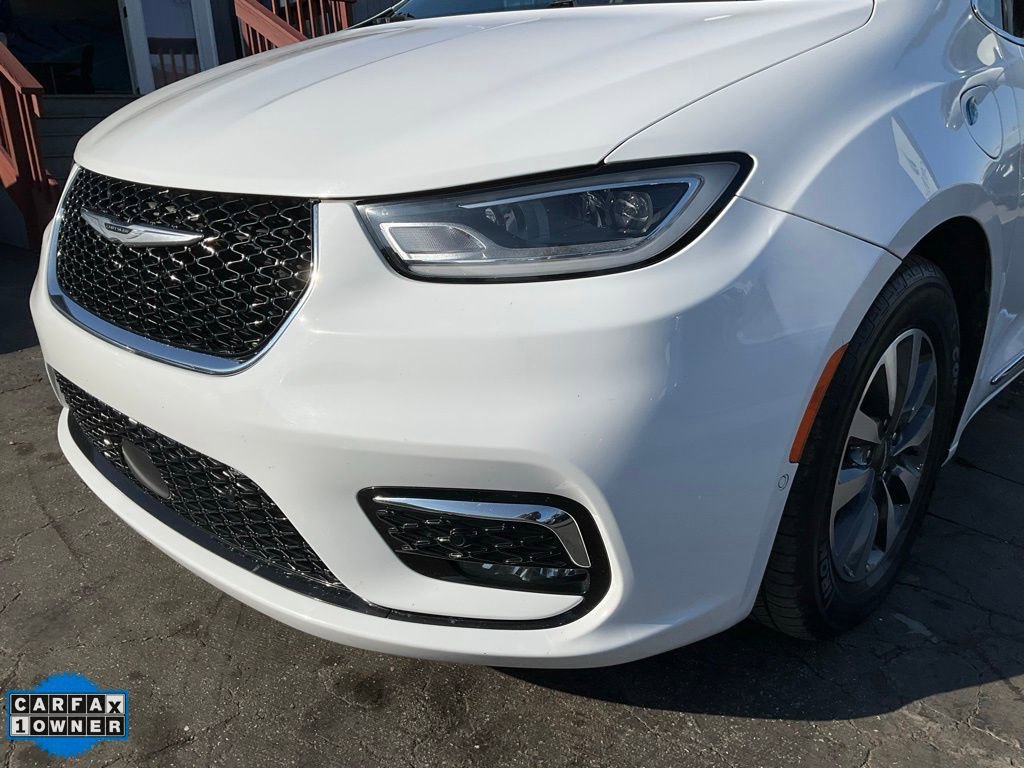 Used 2022 Chrysler Pacifica Limited w/ Uconnect Theater Family Group image 97