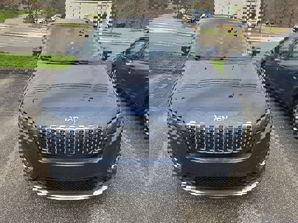 Used 2019 Jeep Cherokee Limited image 3