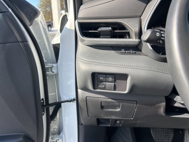 Used 2025 Toyota Highlander XLE image 27
