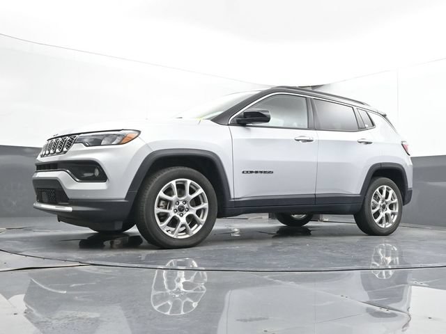 Used 2025 Jeep Compass Limited AWD/4WD image 49