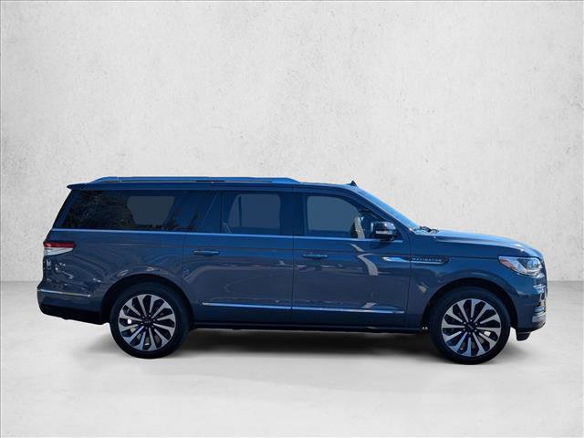 Used 2023 Lincoln Navigator L Reserve video 4