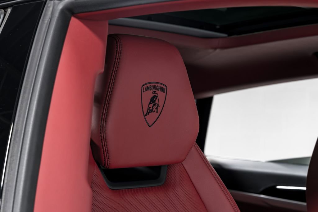 Used 2022 Lamborghini Urus AWD/4WD image 37