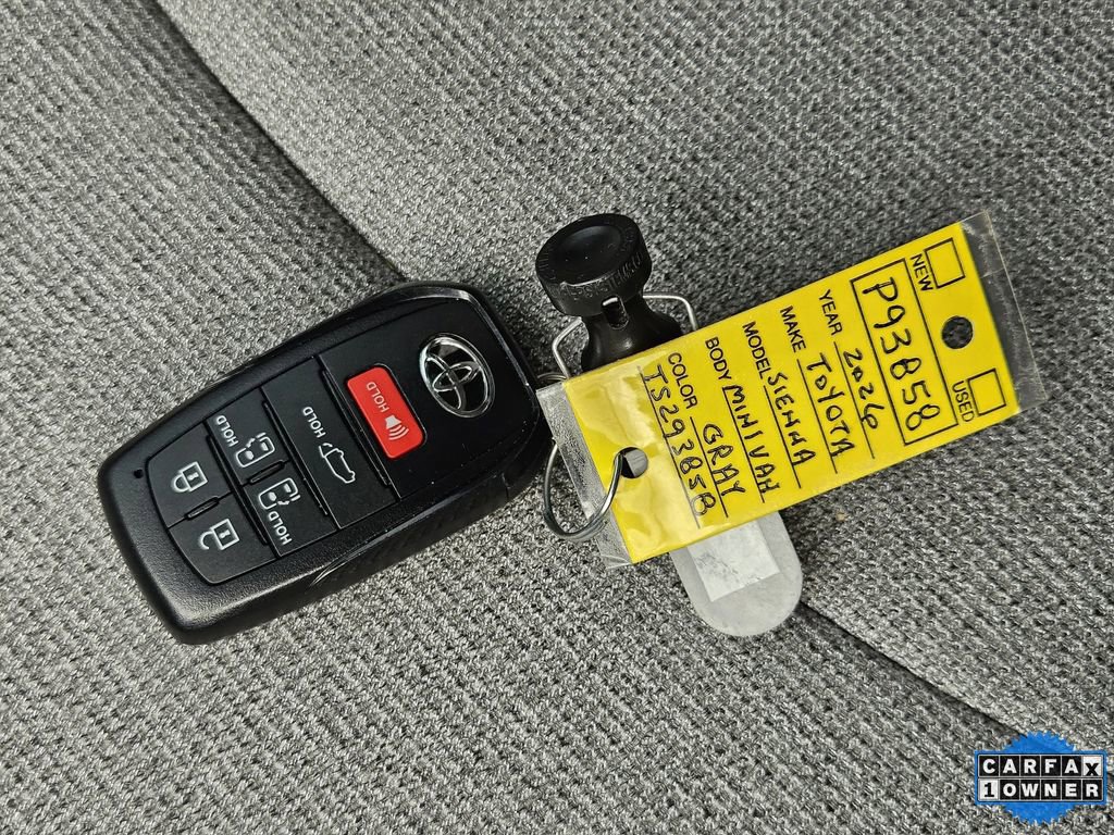 Used 2026 Toyota Sienna LE image 31
