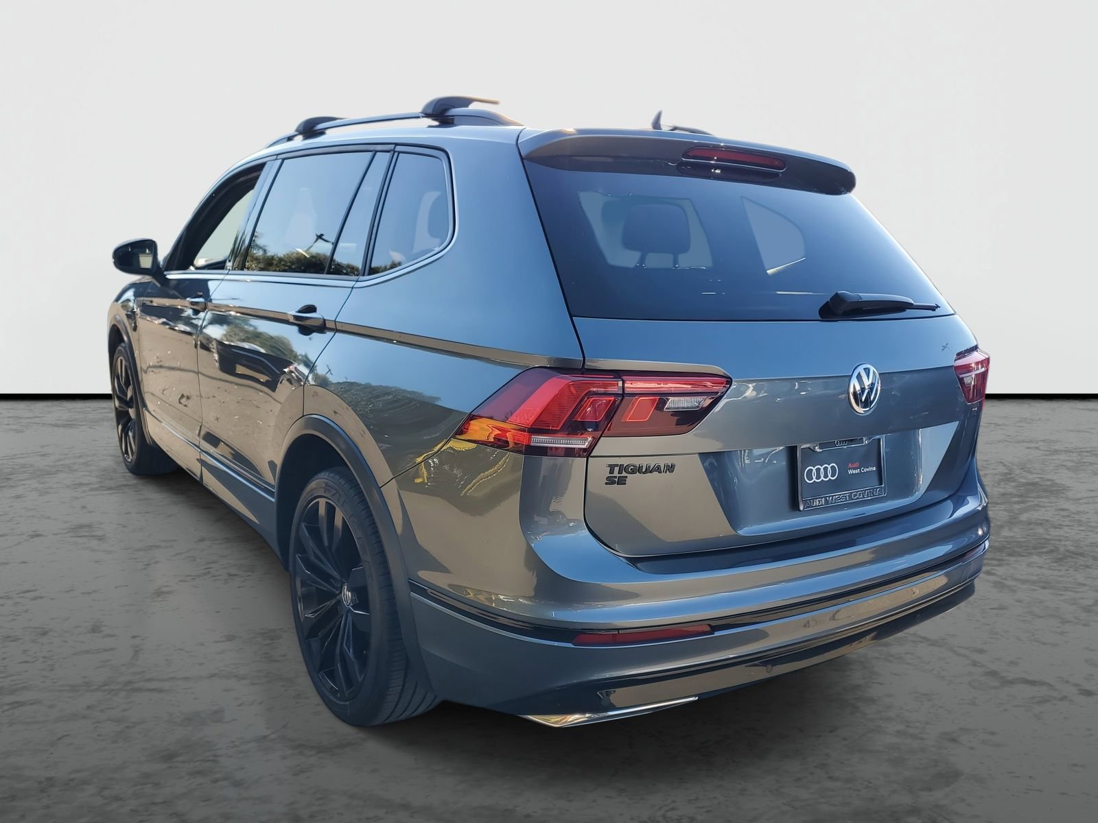 Used 2021 Volkswagen Tiguan SE R-Line image 3