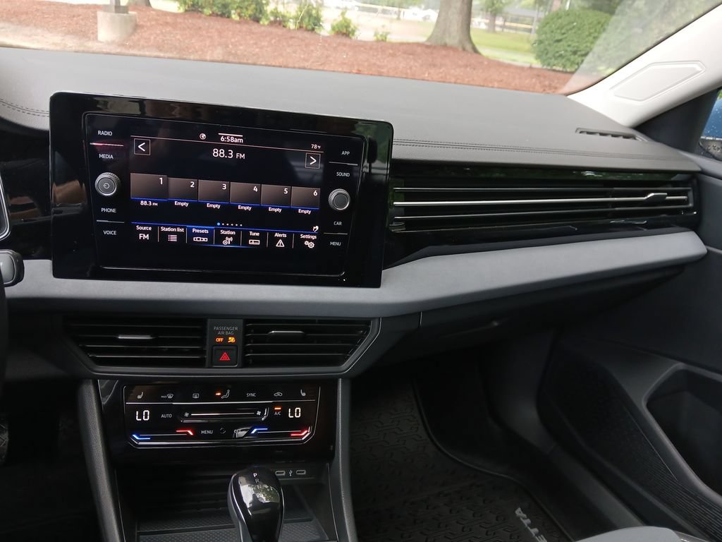 New 2026 Volkswagen Jetta SE FWD image 17