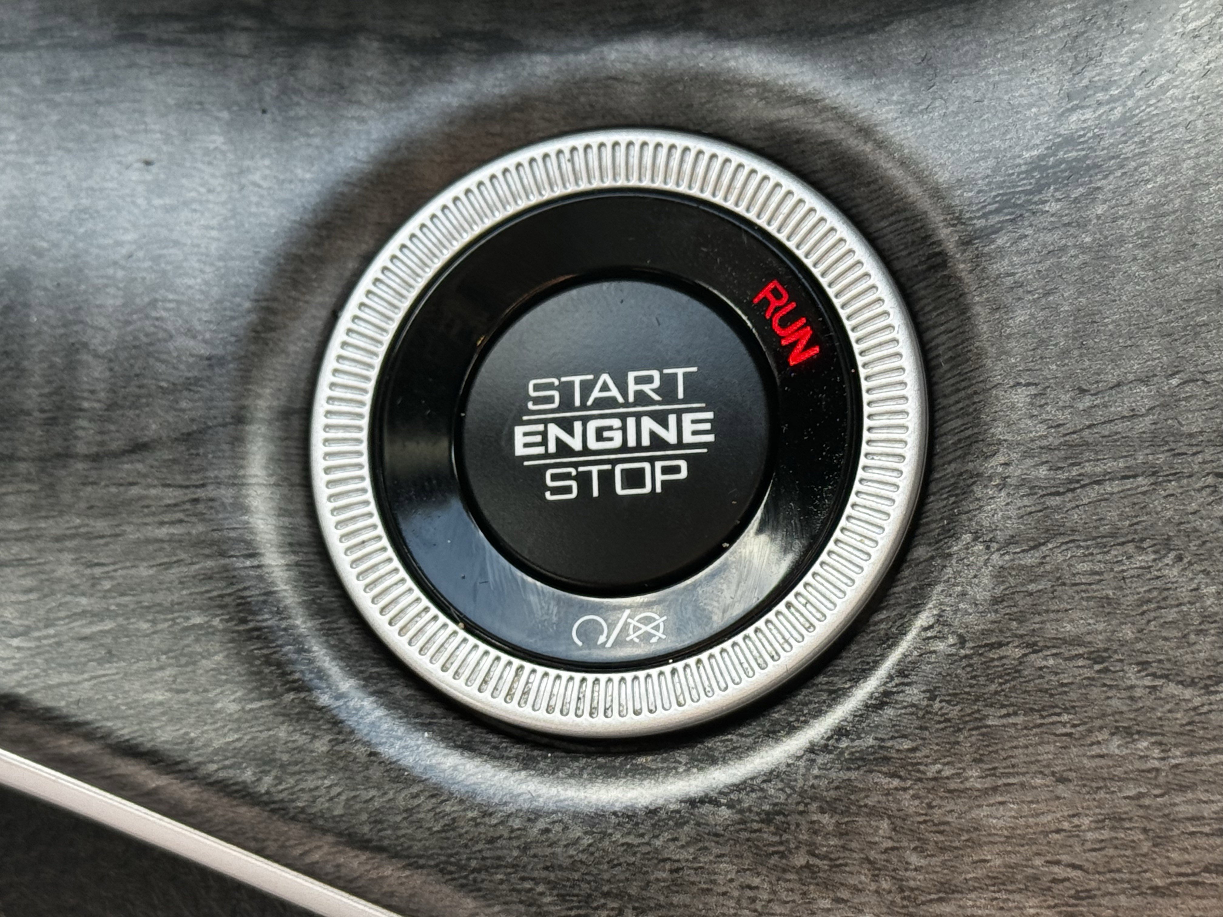 Used 2023 Jeep Grand Cherokee Limited w/ Black Appearance Package image 23