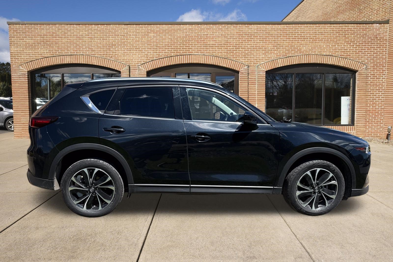 Used 2023 MAZDA CX-5 AWD 2.5 S w/ Premium Package image 2