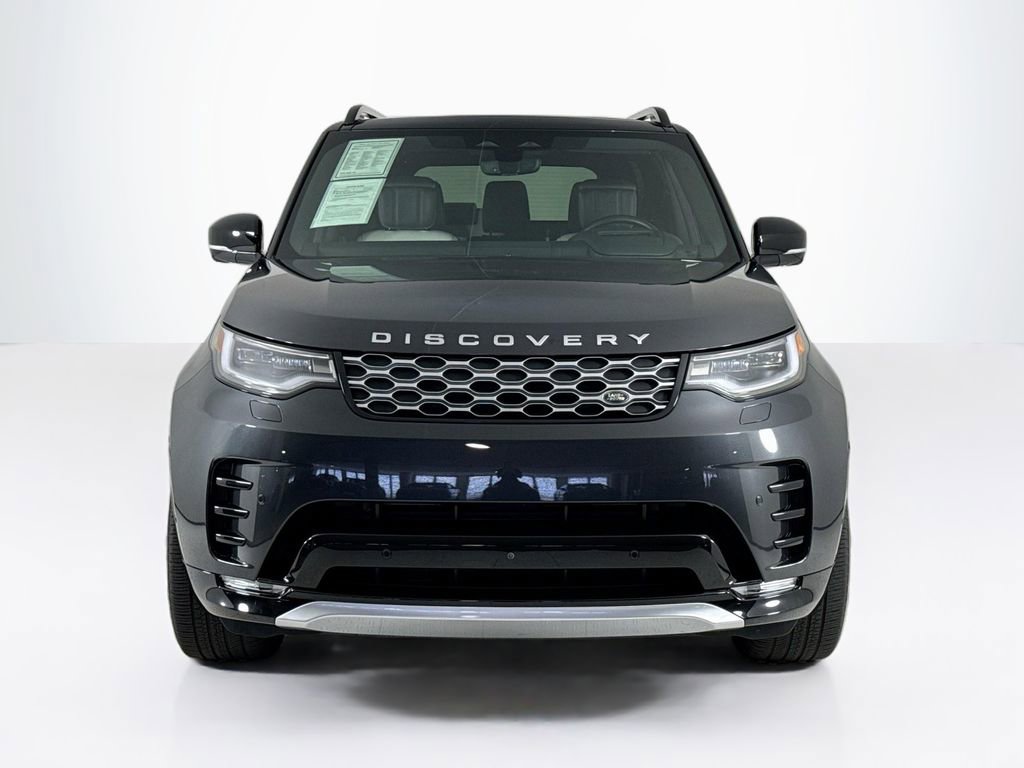 Used 2024 Land Rover Discovery Metropolitan Edition image 8