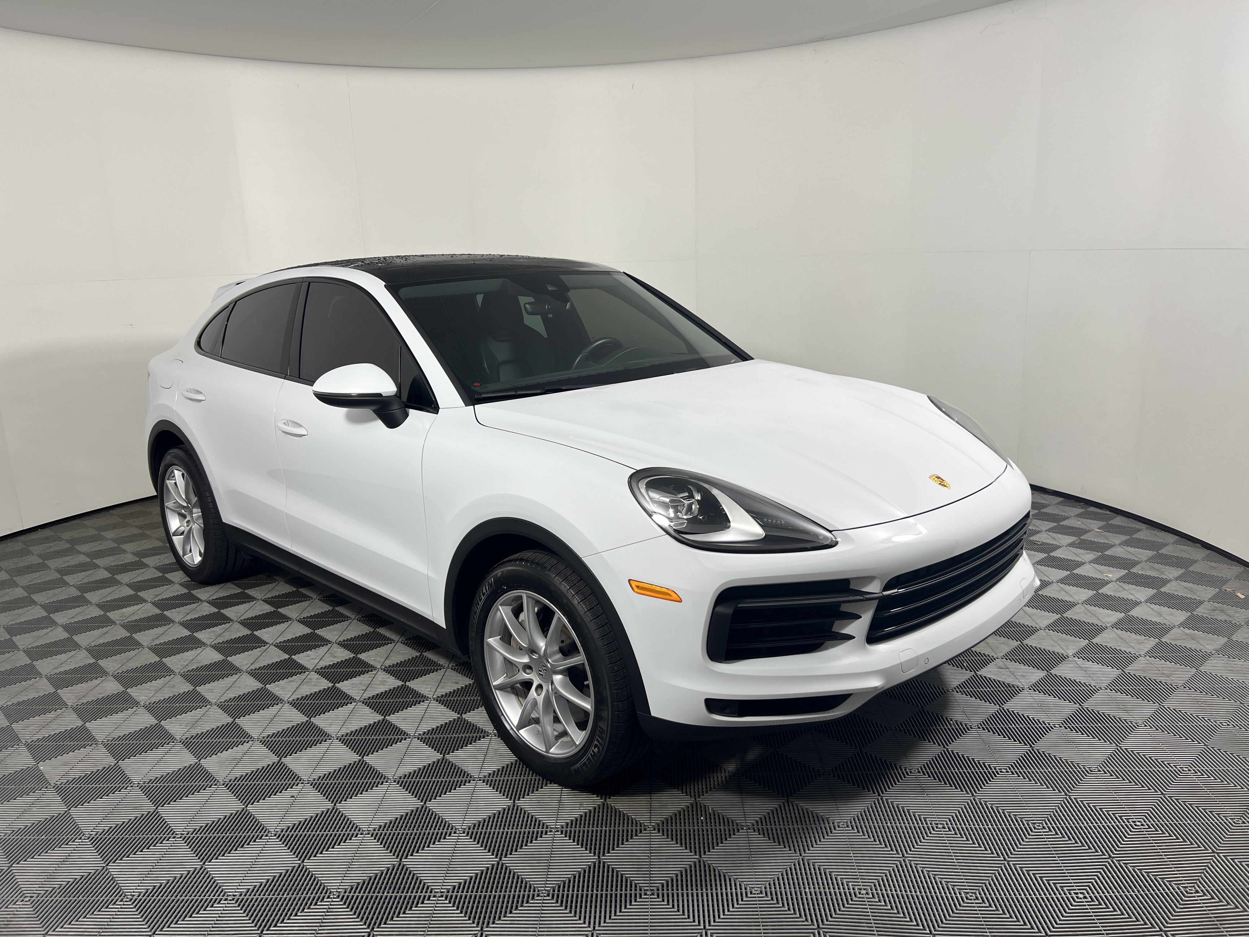 Used 2023 Porsche Cayenne Coupe AWD/4WD image 9