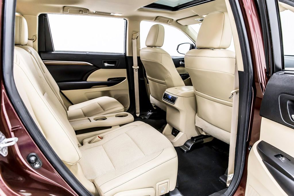 Used 2017 Toyota Highlander Limited FWD image 32