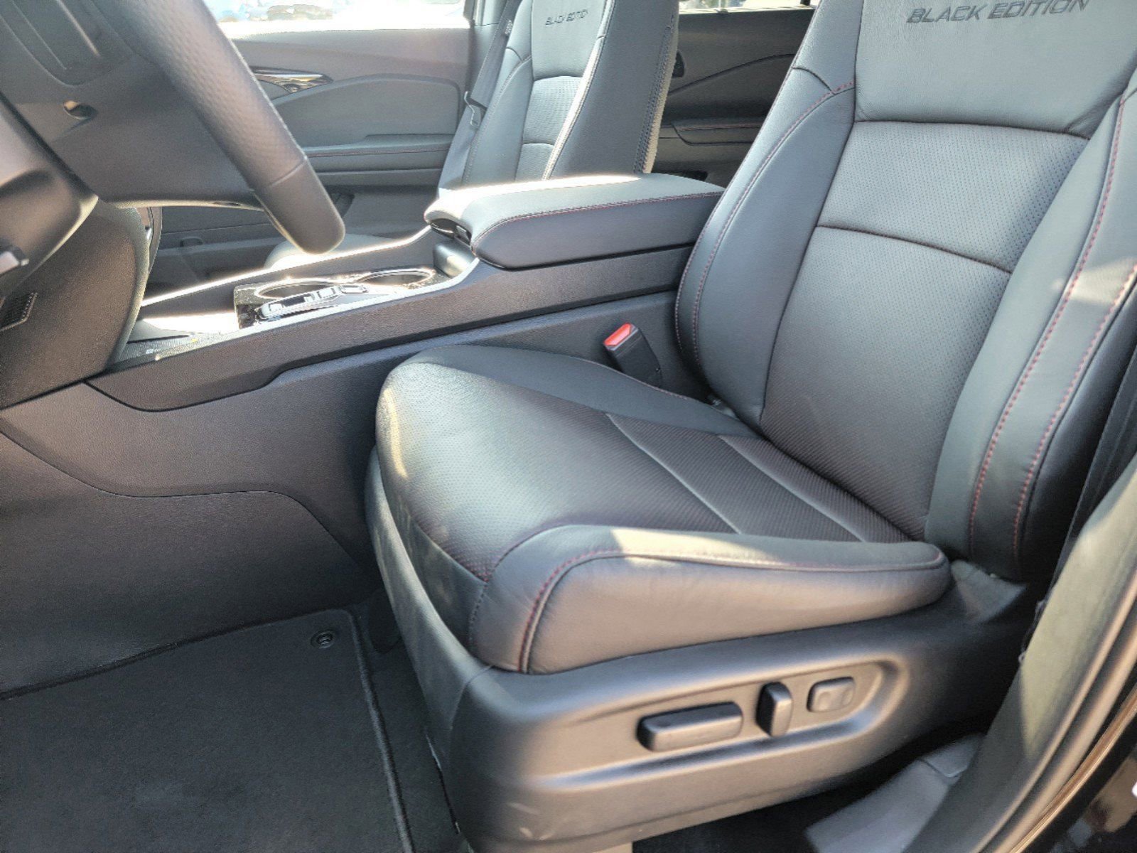 Used 2025 Honda Passport Black Edition image 14