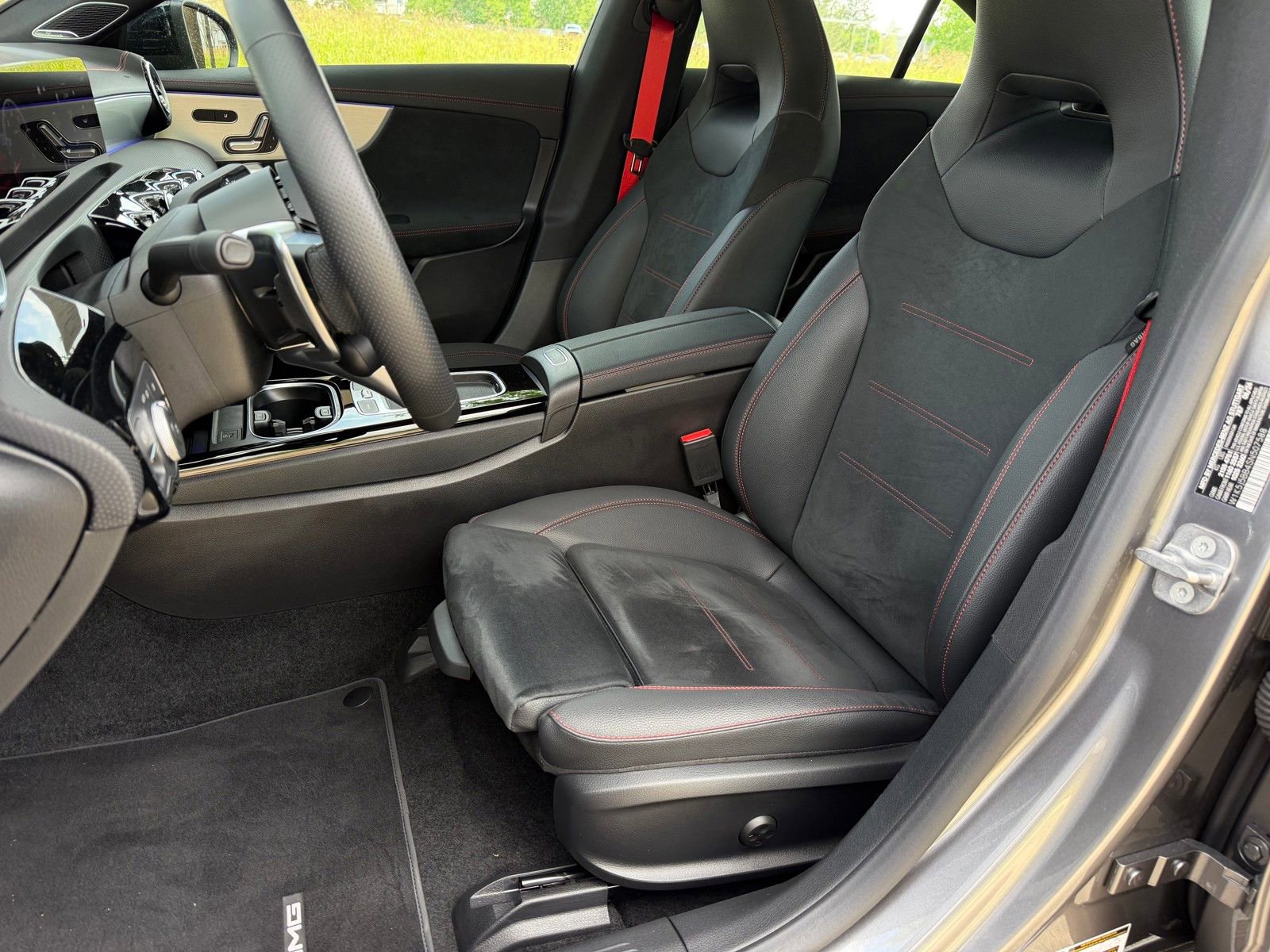 Certified 2025 Mercedes-Benz CLA 35 AMG 4MATIC image 9