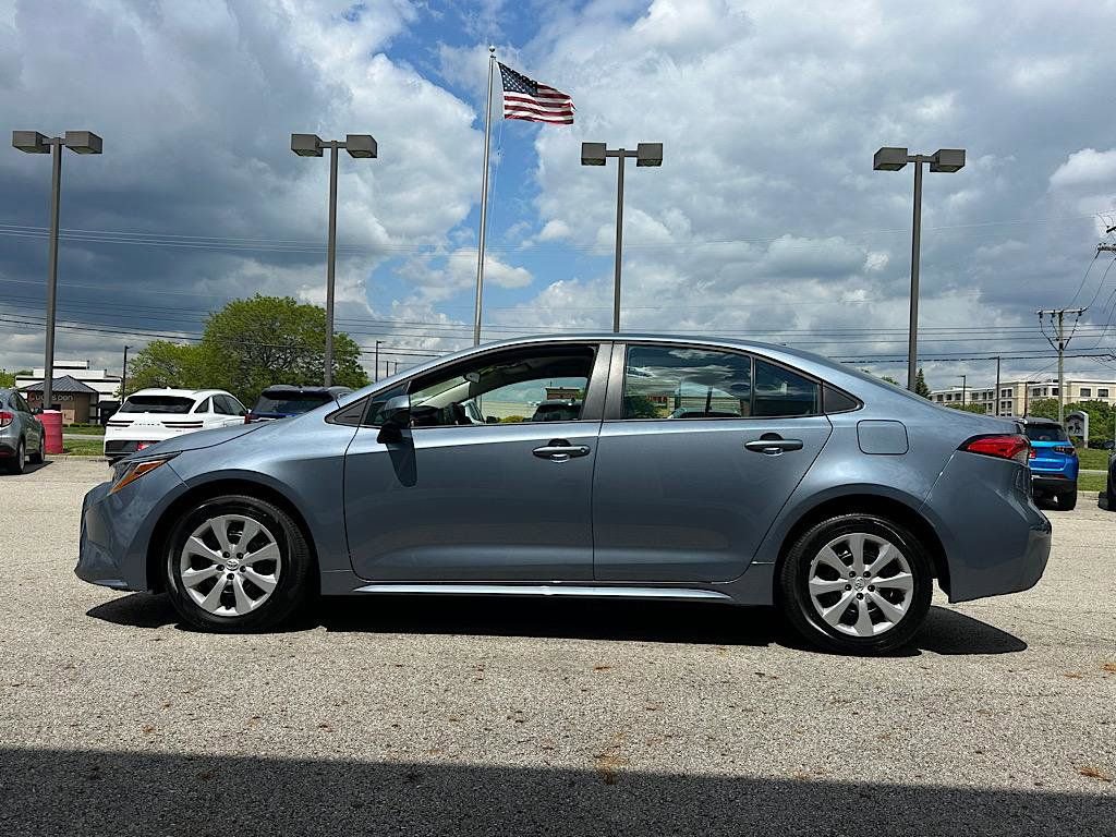 Used 2026 Toyota Corolla LE FWD image 2